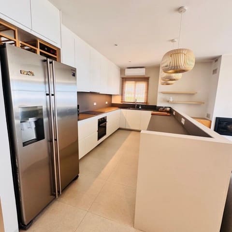 4 slaapkamer Villa te koop in El Campello met zwembad garage - € 1.195.000 (Ref: 10160970)