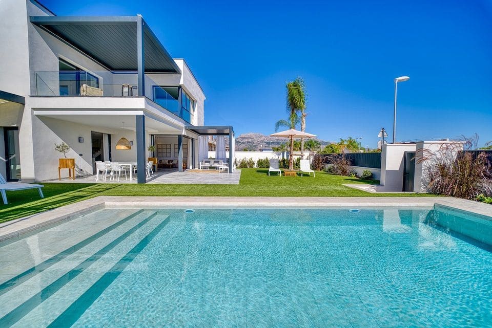 4 soveværelse Villa til salg i La Nucia med swimmingpool garage - € 1.186.000 (Ref: 10182491)
