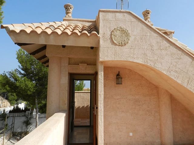 4 sypialnia Willa na sprzedaż w Alhama Springs, Altea z basenem garażem - 636 000 € (Ref: 3134282)