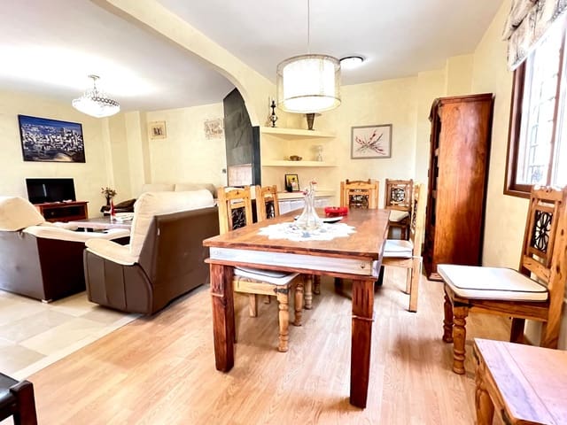 4 sypialnia Willa na sprzedaż w Alhama Springs, Altea z basenem garażem - 636 000 € (Ref: 3134282)