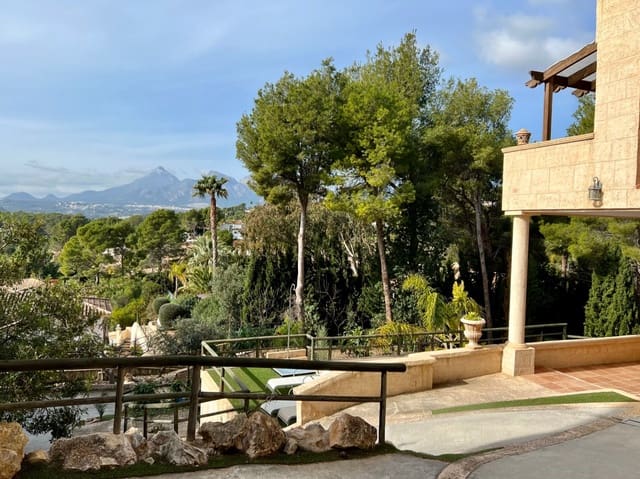 4 sypialnia Willa na sprzedaż w Alhama Springs, Altea z basenem garażem - 636 000 € (Ref: 3134282)