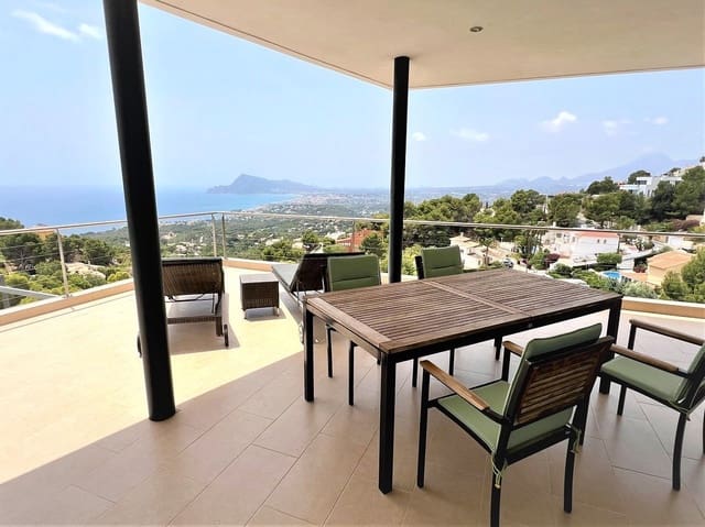 6 sypialnia Willa na sprzedaż w Altea z basenem garażem - 1 799 000 € (Ref: 4699280)