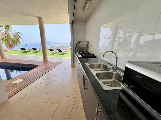 6 sypialnia Willa na sprzedaż w Altea z basenem garażem - 1 799 000 € (Ref: 4699280)