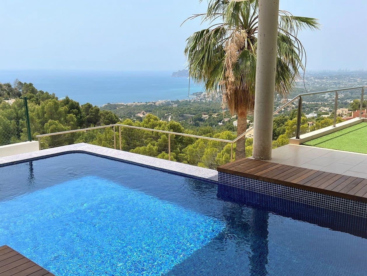 6 bedroom Villa for sale in Altea with pool garage - € 1,799,000 (Ref: 4699280)