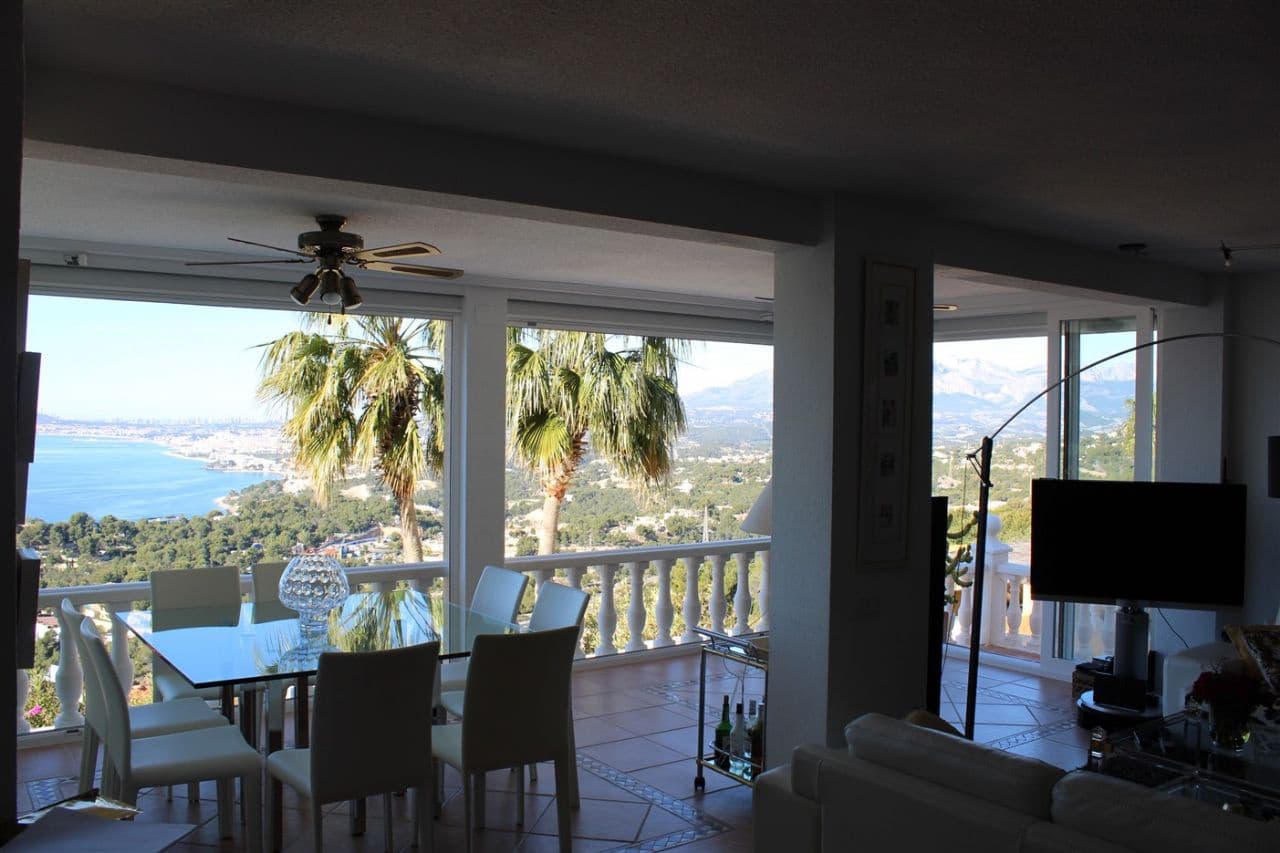 3 bedroom Villa for sale in Altea with pool garage - € 850,000 (Ref: 4701303)