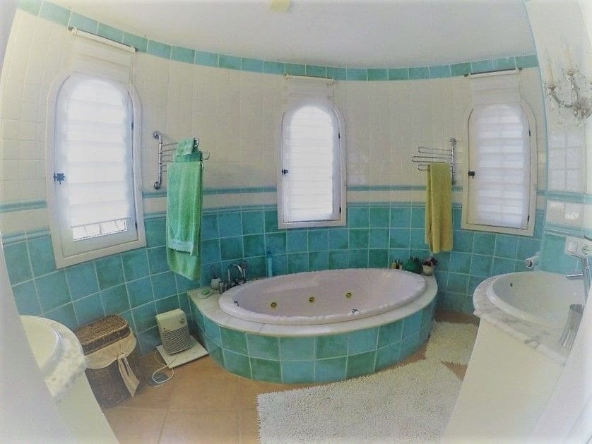 3 bedroom Villa for sale in Altea with pool garage - € 850,000 (Ref: 4701303)