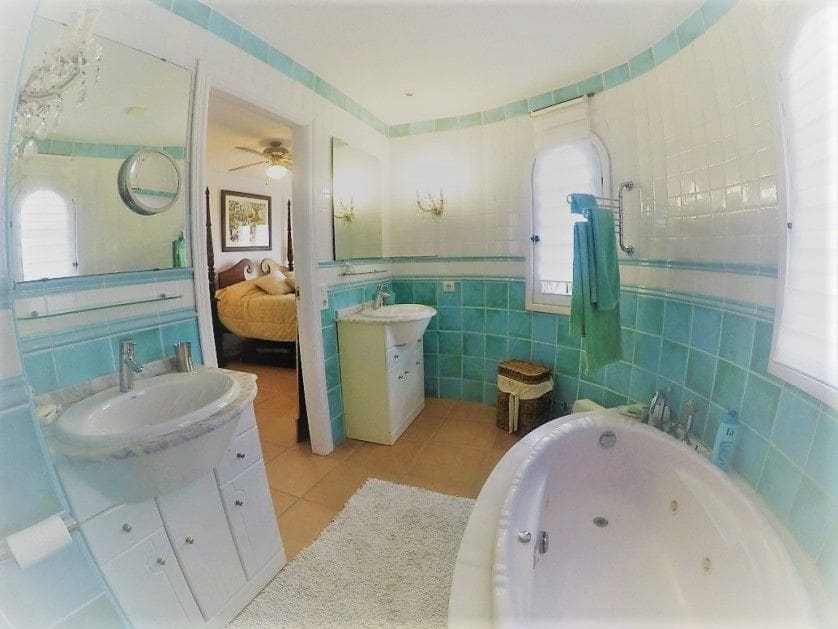 3 bedroom Villa for sale in Altea with pool garage - € 850,000 (Ref: 4701303)