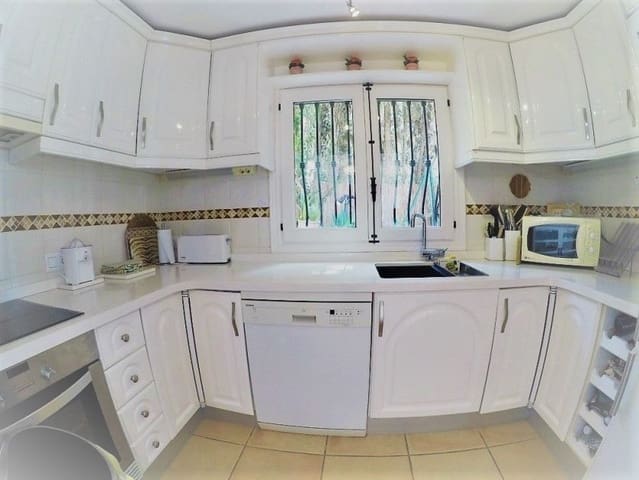 3 quarto Moradia para venda em Altea com piscina garagem - 850 000 € (Ref: 4701303)