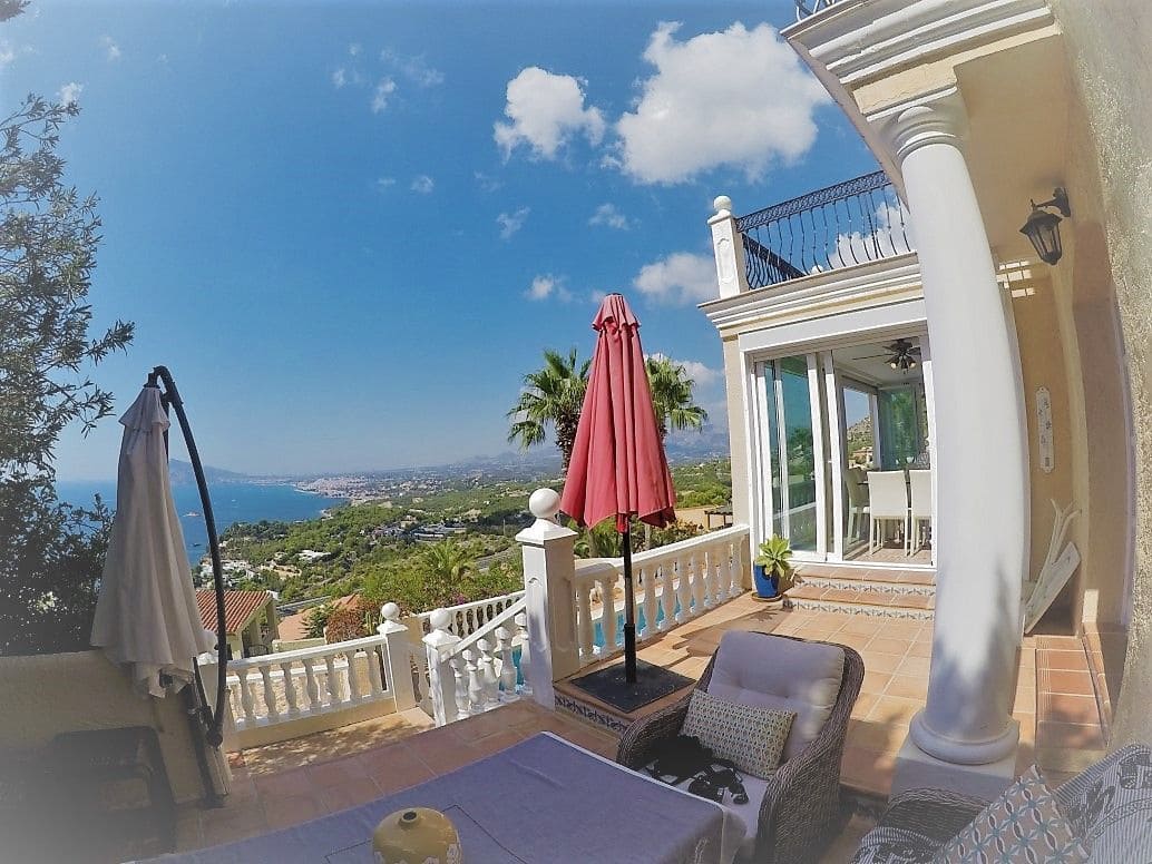 3 bedroom Villa for sale in Altea with pool garage - € 850,000 (Ref: 4701303)