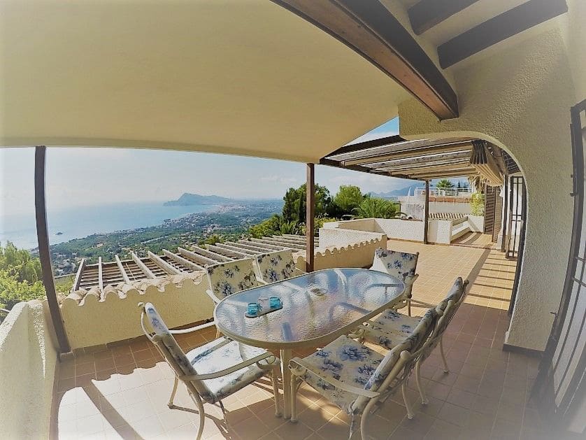 4 bedroom Villa for sale in Altea with pool garage - € 1,300,000 (Ref: 4823413)