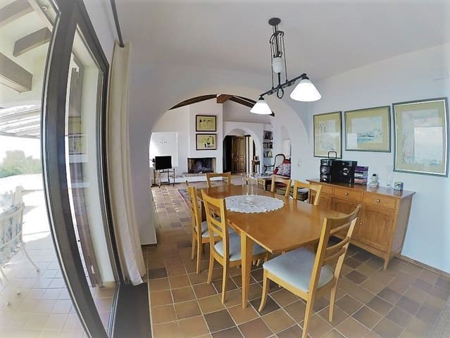 4 bedroom Villa for sale in Altea with pool garage - € 1,300,000 (Ref: 4823413)