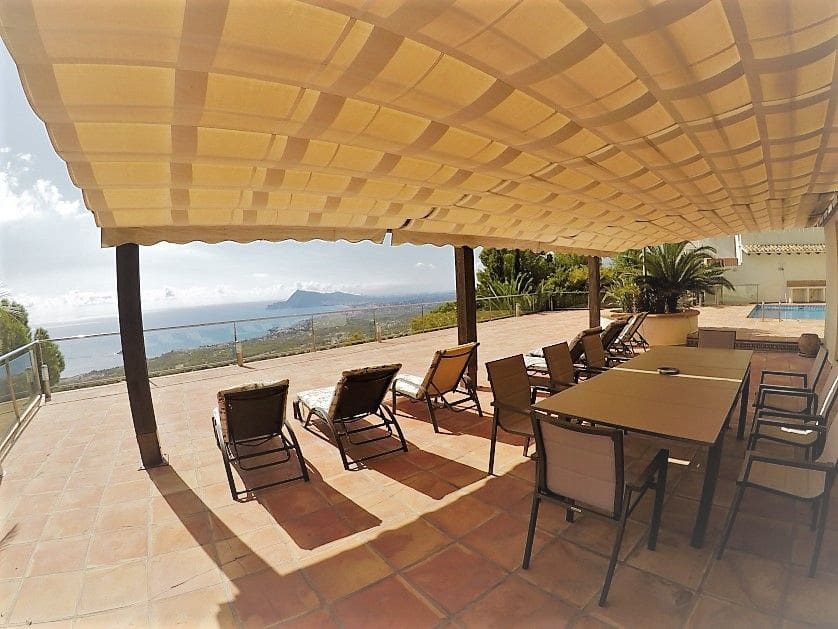 4 bedroom Villa for sale in Altea with pool garage - € 1,300,000 (Ref: 4823413)