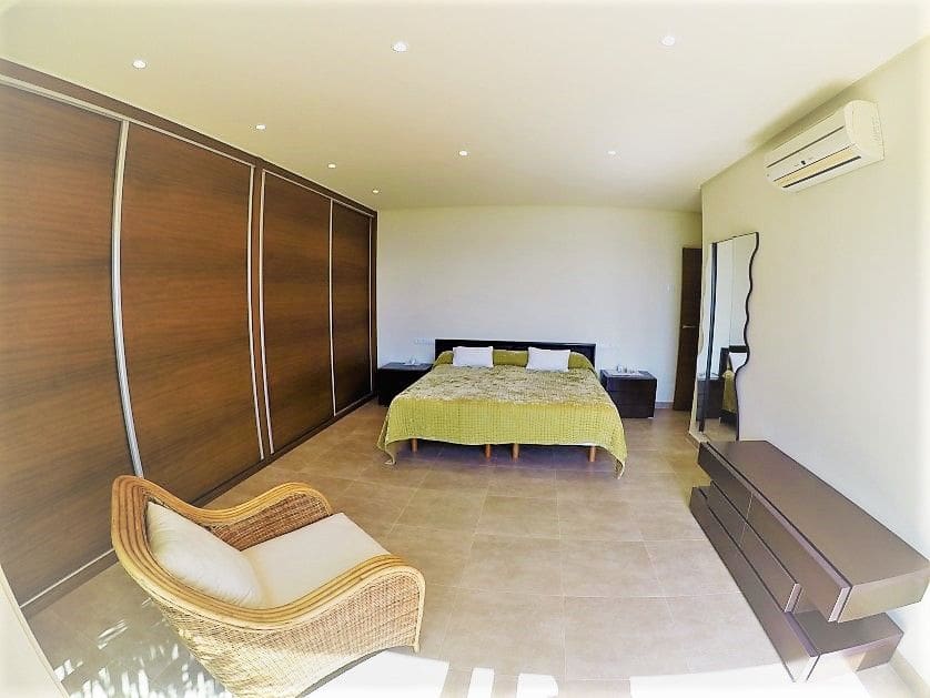 4 bedroom Villa for sale in Altea with pool garage - € 1,300,000 (Ref: 4823413)