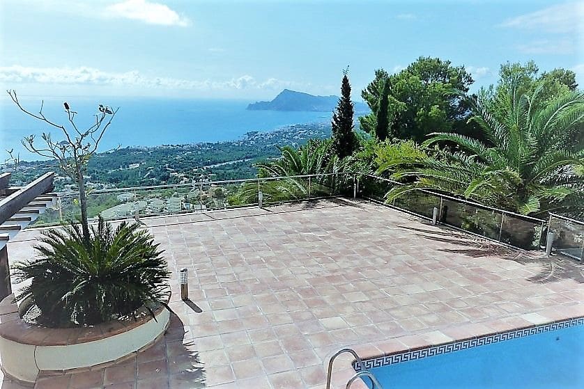 4 bedroom Villa for sale in Altea with pool garage - € 1,300,000 (Ref: 4823413)