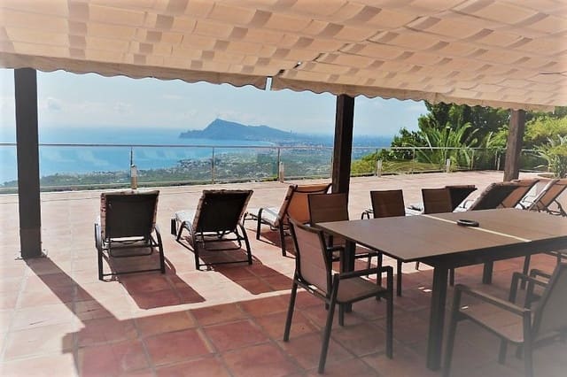 4 bedroom Villa for sale in Altea with pool garage - € 1,300,000 (Ref: 4823413)