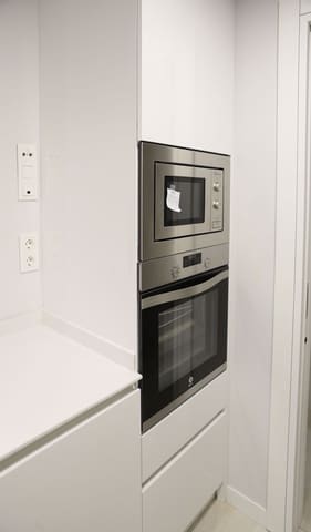 Apartamento de 2 habitaciones en Benidorm en venta con piscina garaje - 690.000 € (Ref: 8033528)