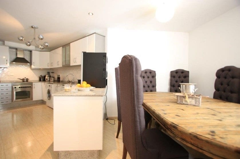 5 camera da letto Villetta Bifamiliare in vendita in Altea con piscina garage - 595.000 € (Rif: 8047031)