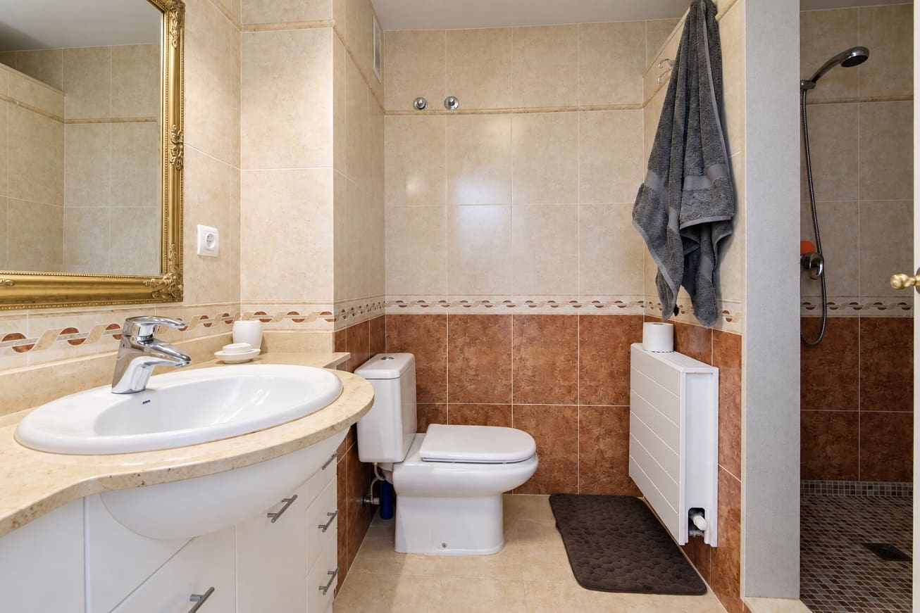5 bedroom Semi-detached Villa for sale in Altea with pool garage - € 595,000 (Ref: 8047031)