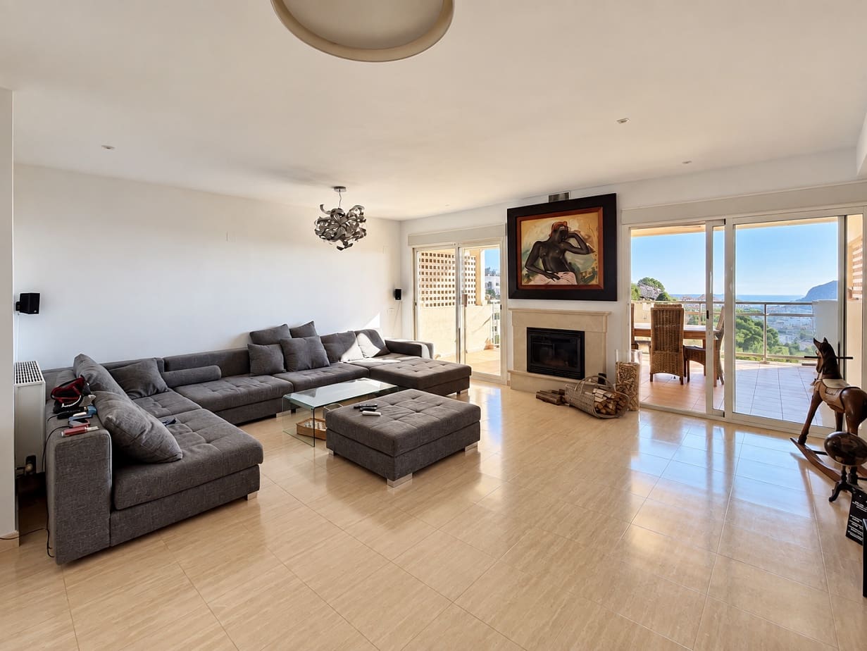 5 bedroom Semi-detached Villa for sale in Altea with pool garage - € 595,000 (Ref: 8047031)