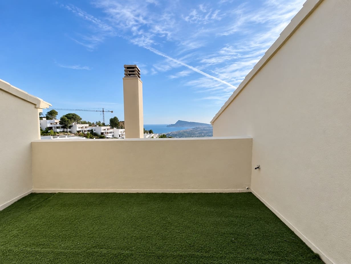 5 bedroom Semi-detached Villa for sale in Altea with pool garage - € 595,000 (Ref: 8047031)