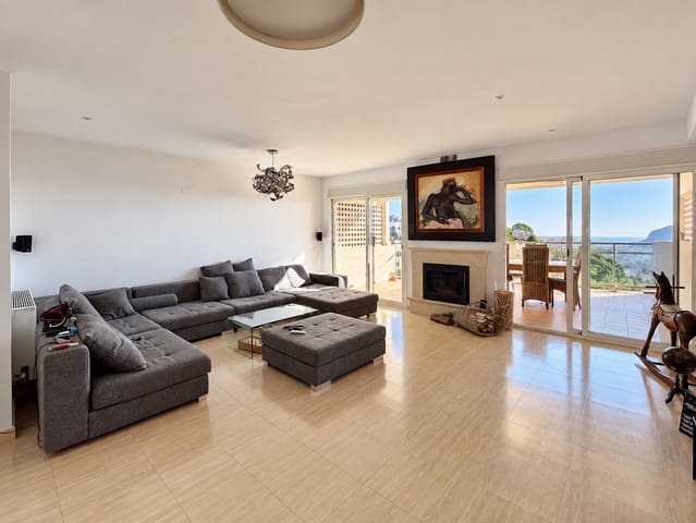 Pareado de 5 habitaciones en Altea en venta con piscina garaje - 595.000 € (Ref: 8047031)