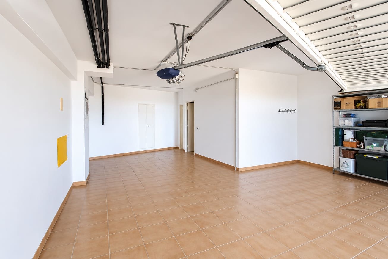 5 bedroom Semi-detached Villa for sale in Altea with pool garage - € 595,000 (Ref: 8047031)