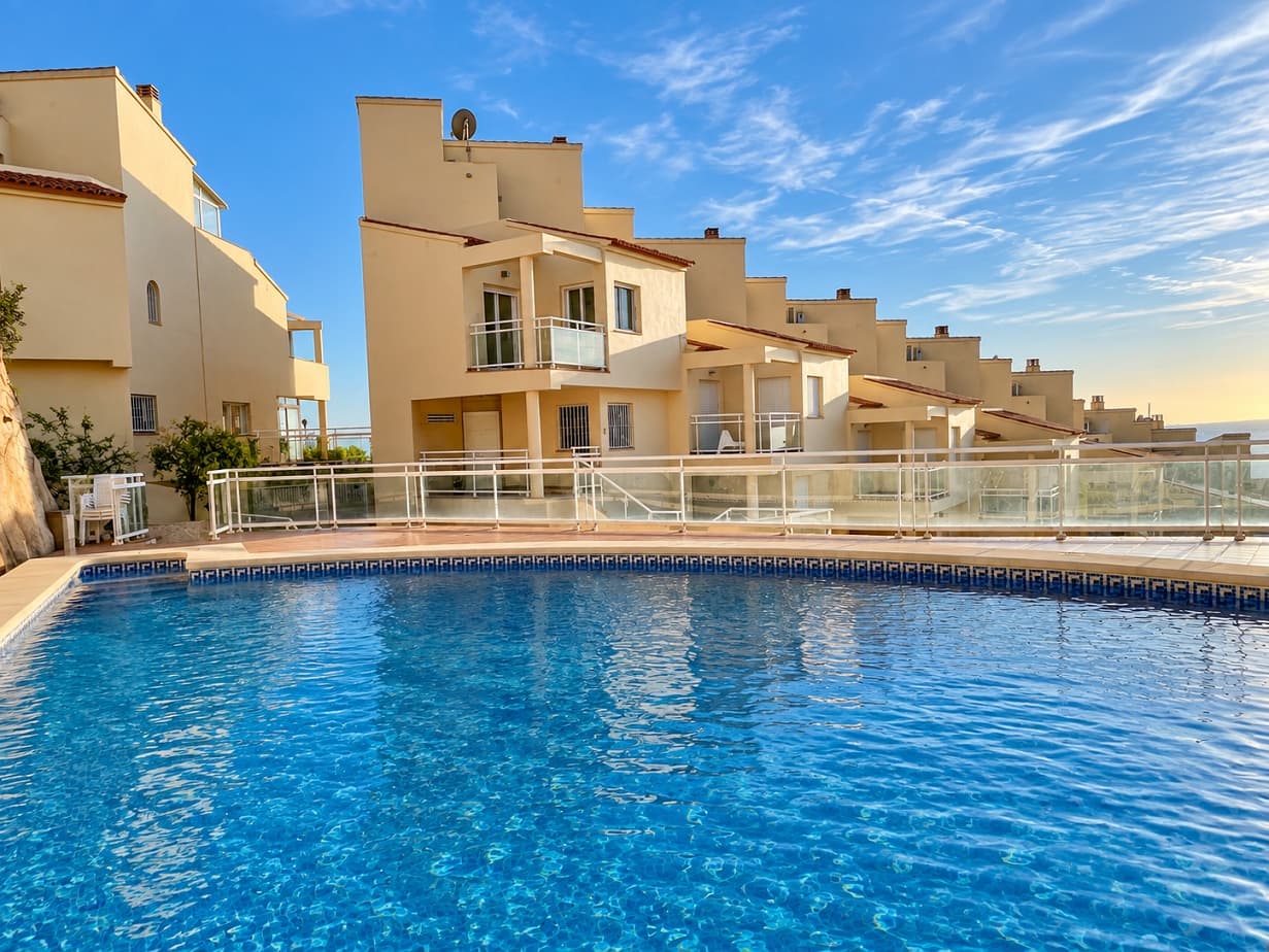 5 bedroom Semi-detached Villa for sale in Altea with pool garage - € 595,000 (Ref: 8047031)