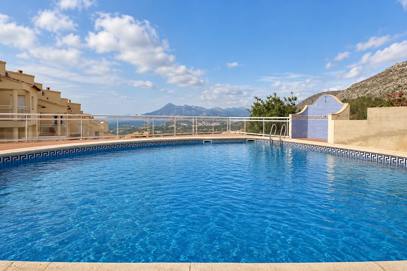 5 bedroom Semi-detached Villa for sale in Altea with pool garage - € 595,000 (Ref: 8047031)