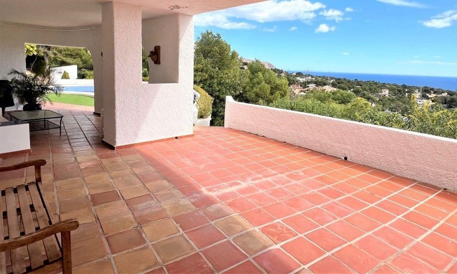 6 bedroom Villa for sale in Altea with pool garage - € 2,200,000 (Ref: 8142353)