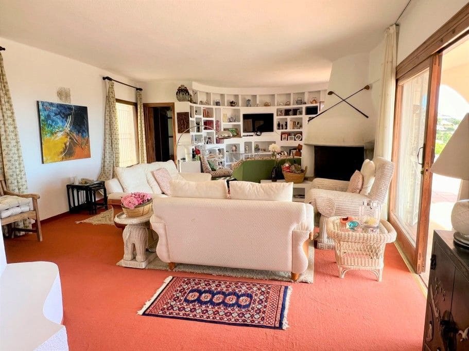 6 bedroom Villa for sale in Altea with pool garage - € 2,200,000 (Ref: 8142353)