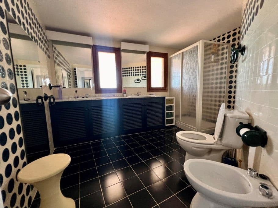 6 bedroom Villa for sale in Altea with pool garage - € 2,200,000 (Ref: 8142353)