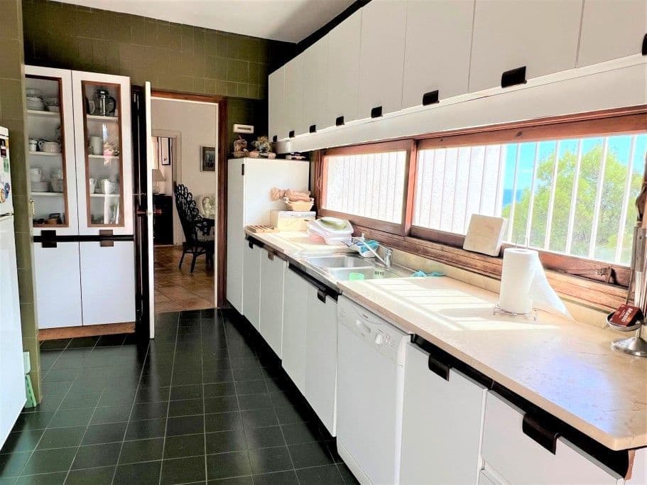 6 bedroom Villa for sale in Altea with pool garage - € 2,200,000 (Ref: 8142353)