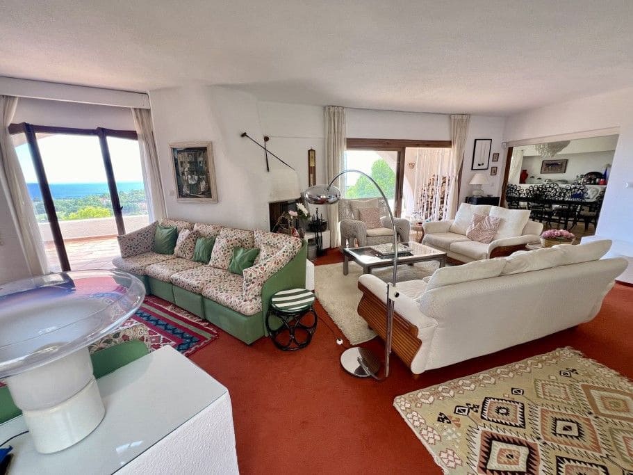 6 bedroom Villa for sale in Altea with pool garage - € 2,200,000 (Ref: 8142353)