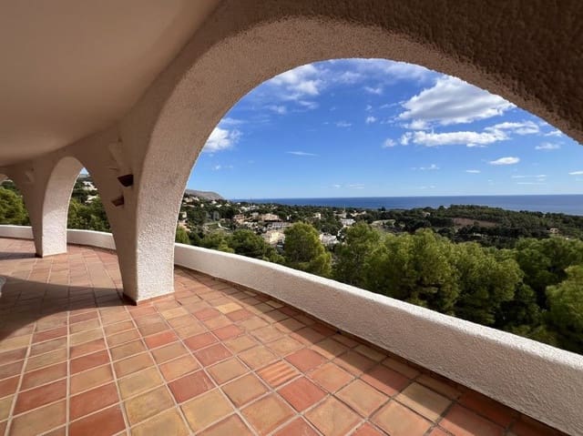 6 bedroom Villa for sale in Altea with pool garage - € 2,200,000 (Ref: 8142353)