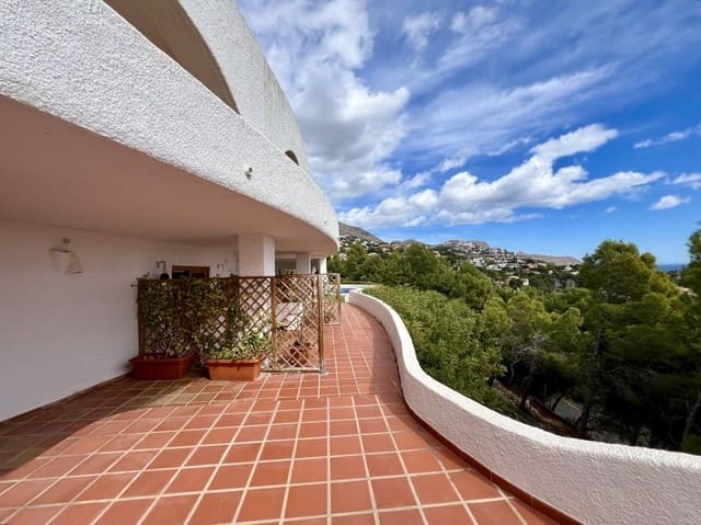 6 bedroom Villa for sale in Altea with pool garage - € 2,200,000 (Ref: 8142353)