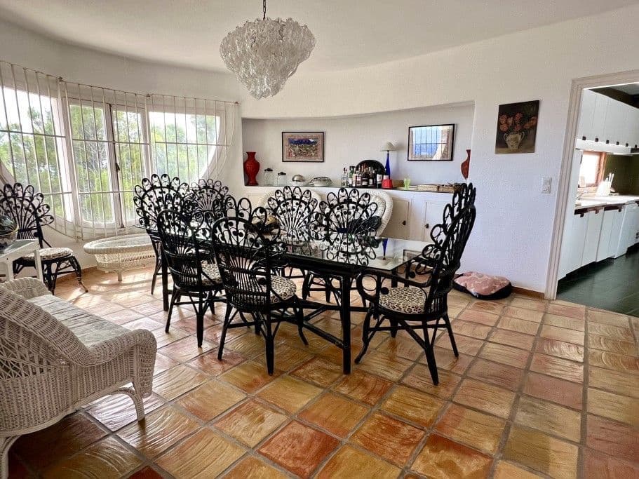 6 bedroom Villa for sale in Altea with pool garage - € 2,200,000 (Ref: 8142353)