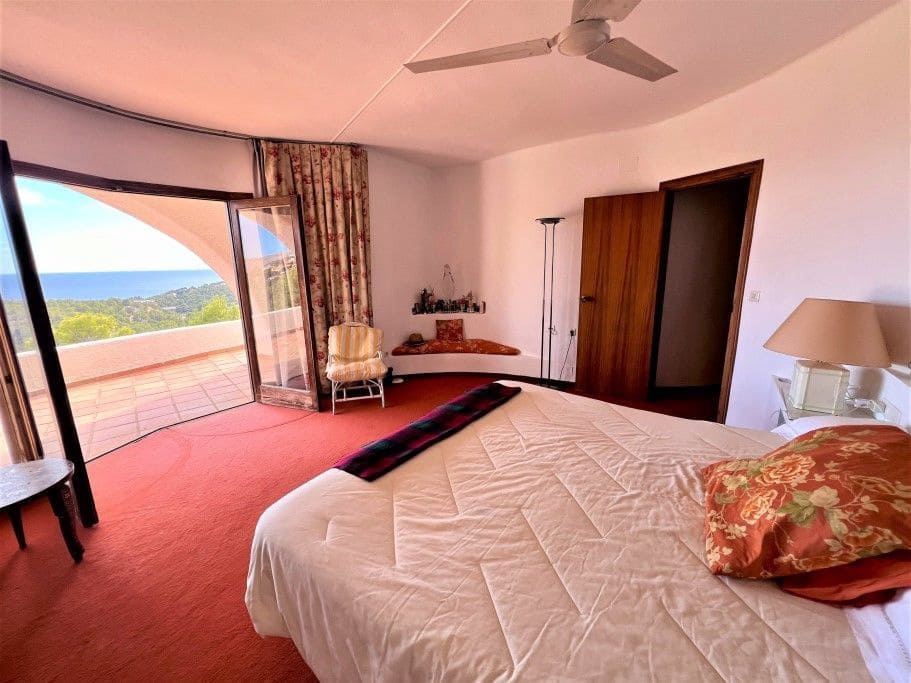 6 bedroom Villa for sale in Altea with pool garage - € 2,200,000 (Ref: 8142353)