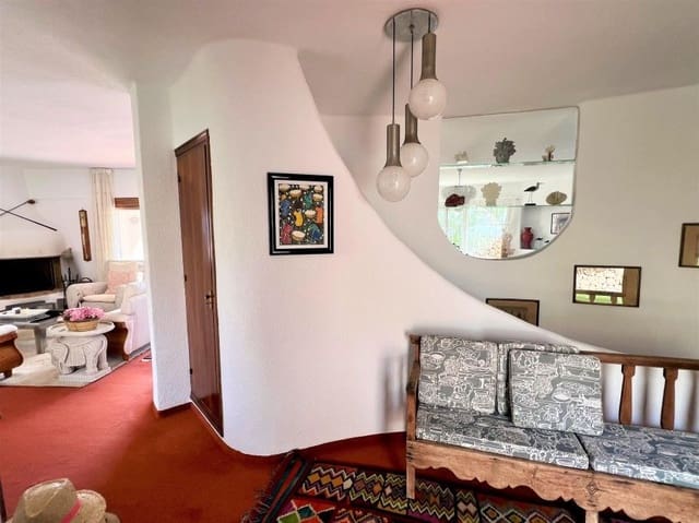 6 bedroom Villa for sale in Altea with pool garage - € 2,200,000 (Ref: 8142353)