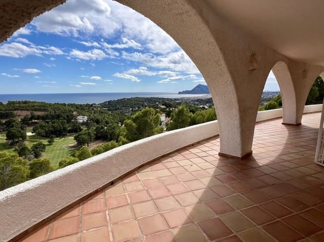 6 bedroom Villa for sale in Altea with pool garage - € 2,200,000 (Ref: 8142353)