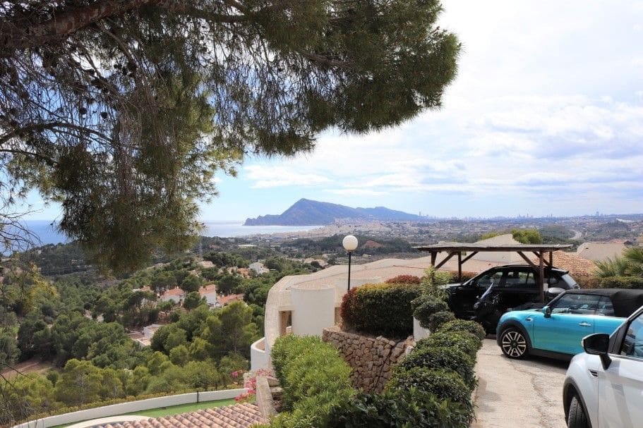 6 bedroom Villa for sale in Altea with pool garage - € 2,200,000 (Ref: 8142353)