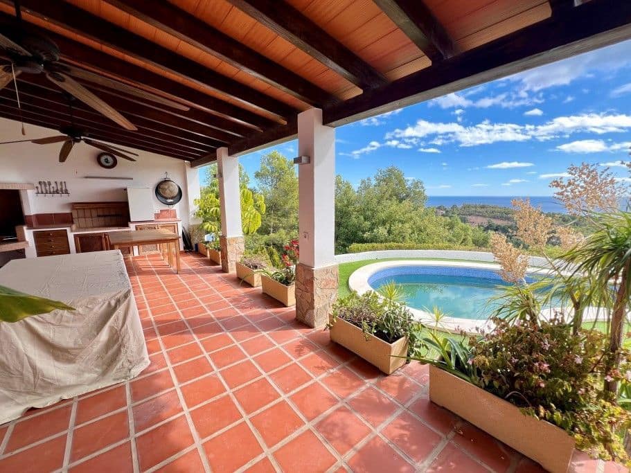 6 bedroom Villa for sale in Altea with pool garage - € 2,200,000 (Ref: 8142353)