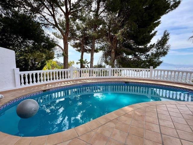 Chalet de 4 habitaciones en Altea en alquiler con piscina garaje - 4.500 € (Ref: 8168612)