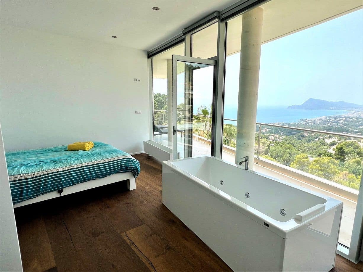 6 bedroom Villa for sale in Altea with pool garage - € 1,999,000 (Ref: 8358447)