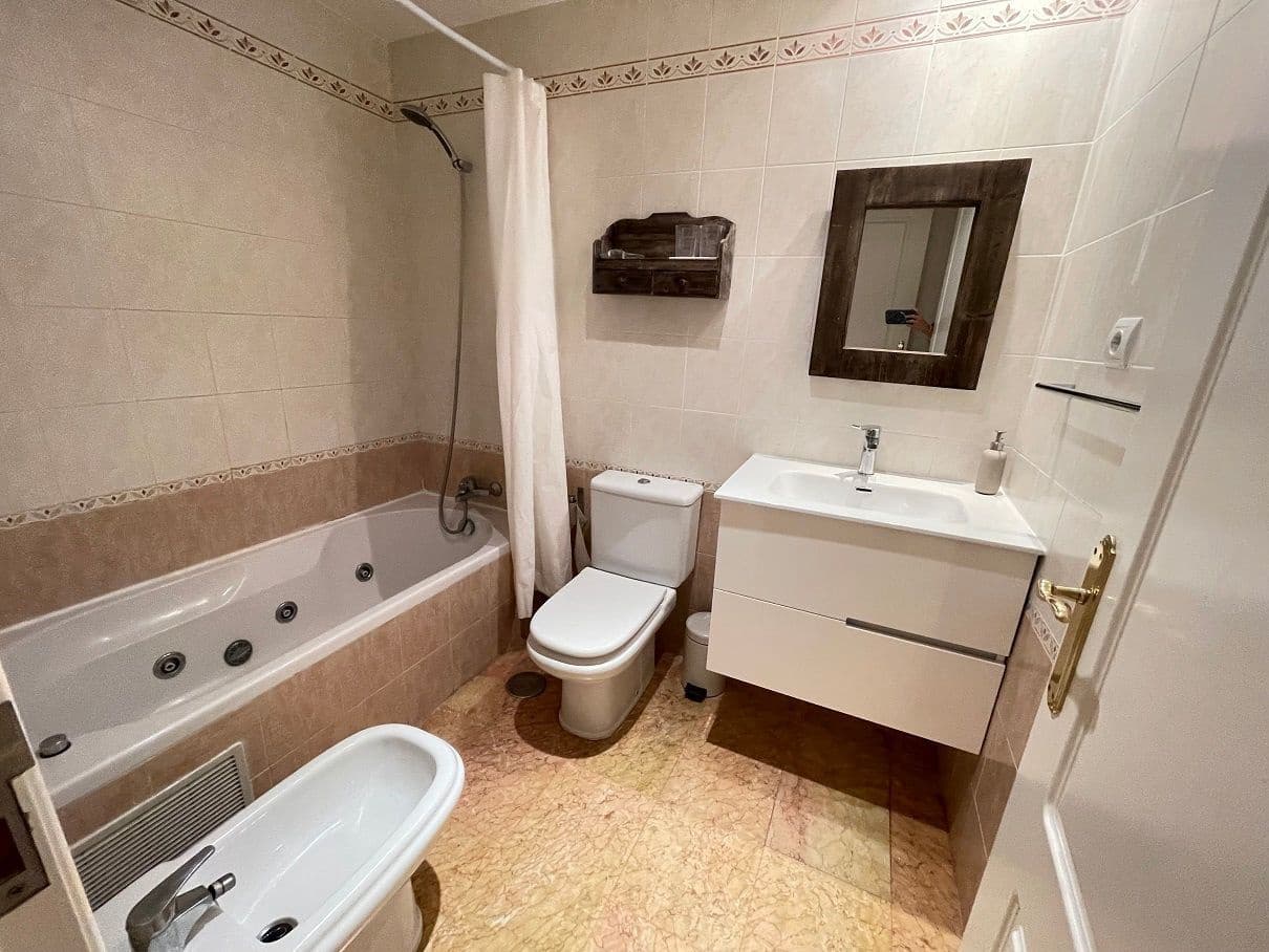 2 bedroom Apartment for rent in Altea with pool garage - € 950 (Ref: 8399302)