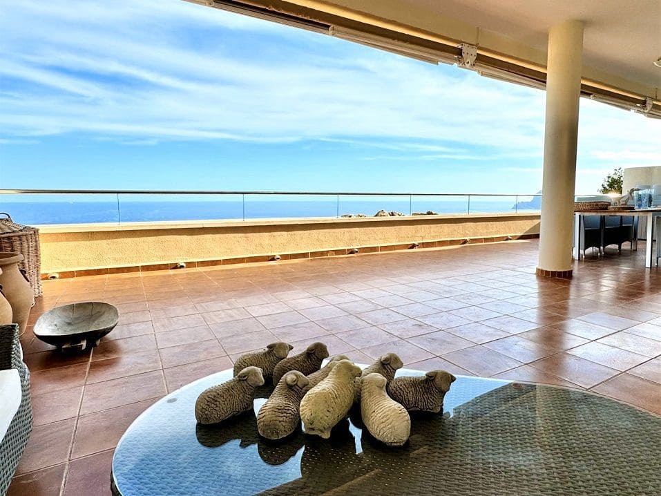 3 bedroom Apartment for sale in Altea with pool garage - € 589,000 (Ref: 8533695)