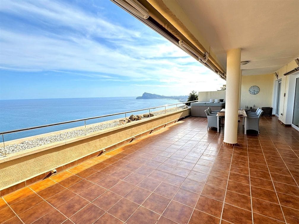 3 bedroom Apartment for sale in Altea with pool garage - € 589,000 (Ref: 8533695)
