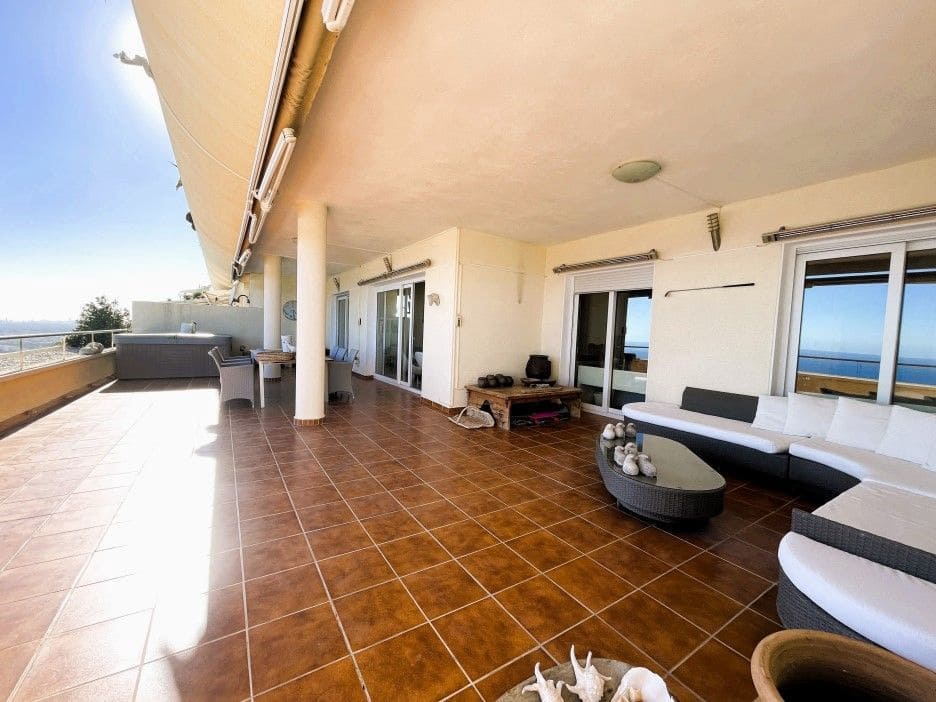 3 bedroom Apartment for sale in Altea with pool garage - € 589,000 (Ref: 8533695)