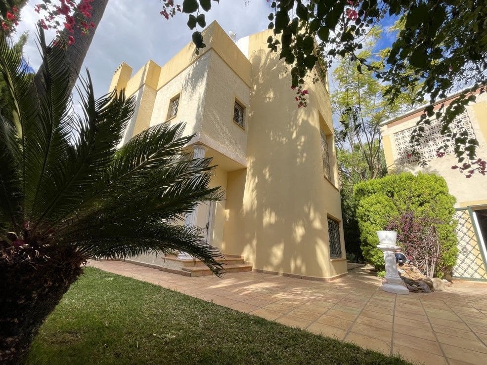Chalet de 3 habitaciones en Altea en venta con piscina garaje - 950.000 € (Ref: 8638387)