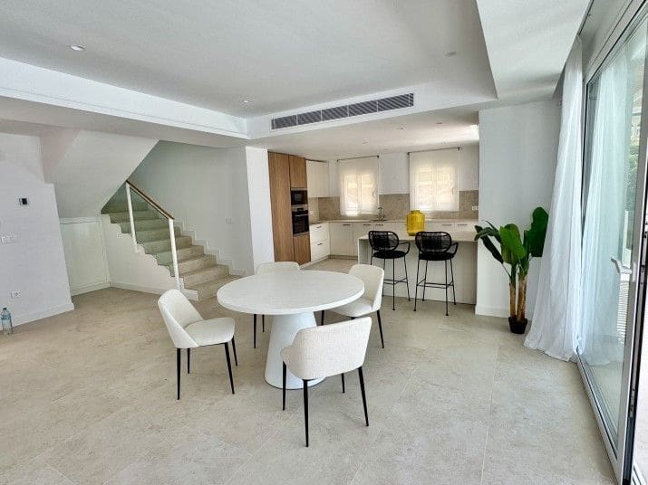 3 sypialnia Willa na sprzedaż w Altea z basenem garażem - 1 500 000 € (Ref: 8682099)