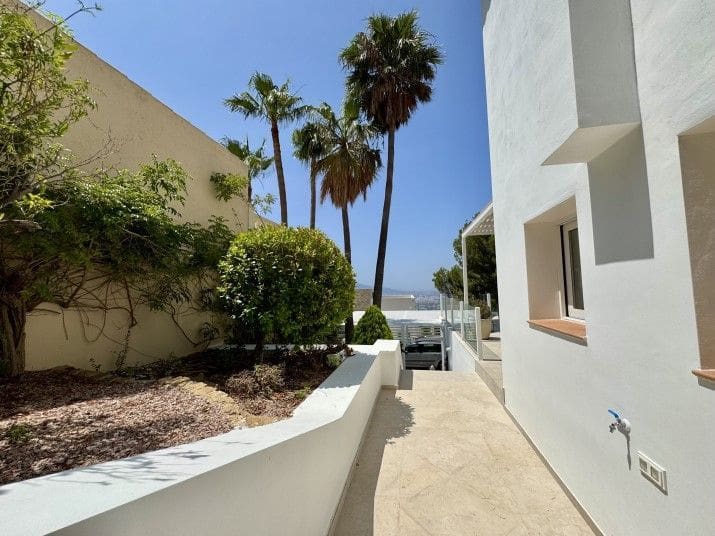 3 sypialnia Willa na sprzedaż w Altea z basenem garażem - 1 500 000 € (Ref: 8682099)